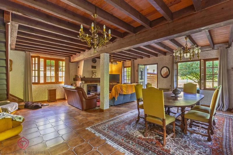 Propriété - 236 m² - 9 pièces