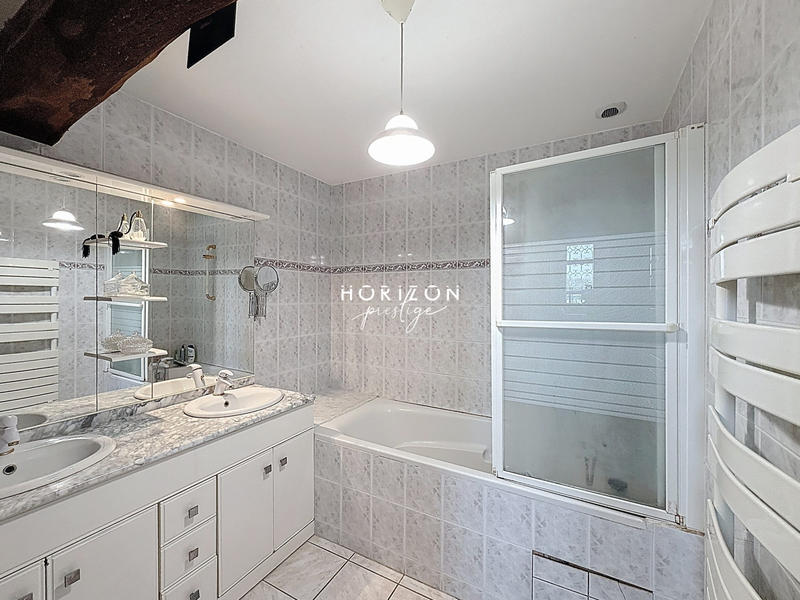 Maison ancienne - 206 m² - 8 pièces