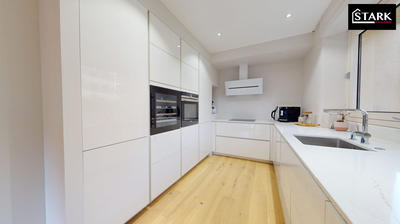 Maison - 263 m² - 9 pièces