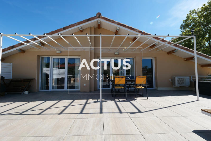 Appartement - 102 m² - 4 pièces