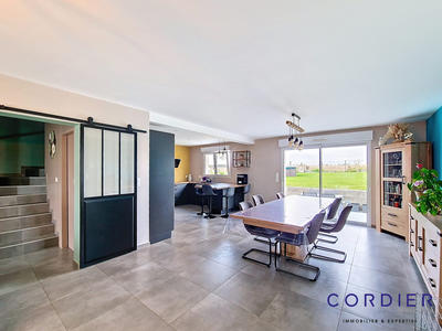 Maison - 121 m² - 6 pièces