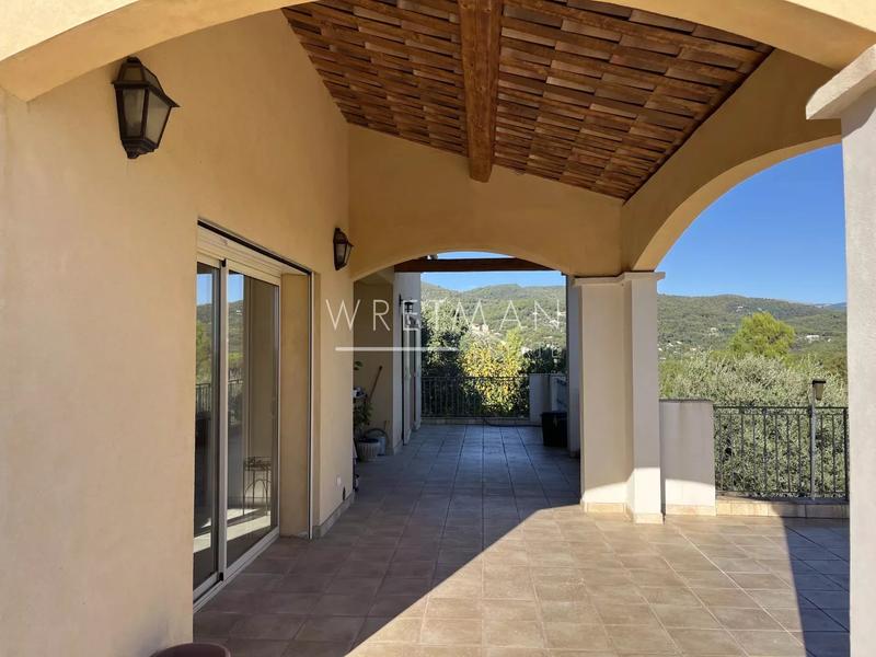 Villa - 200 m² - 5 pièces