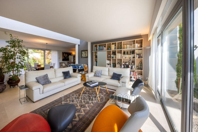 Villa - 306 m² - 8 pièces