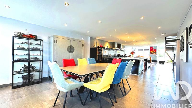 Maison - 184 m² - 11 pièces