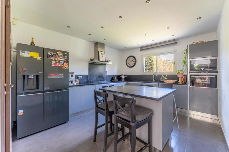 Propriété - 215 m² - 9 pièces