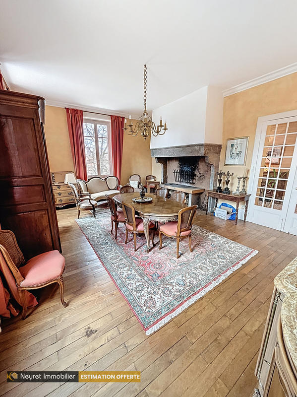 Propriété - 360 m² - 12 pièces