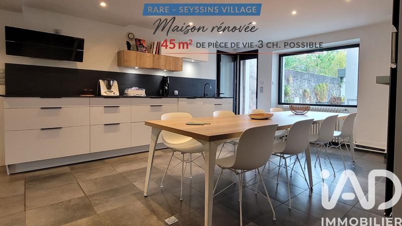 Maison de village - 90 m² - 3 pièces