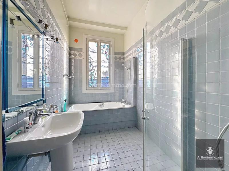 Maison - 220 m² - 9 pièces