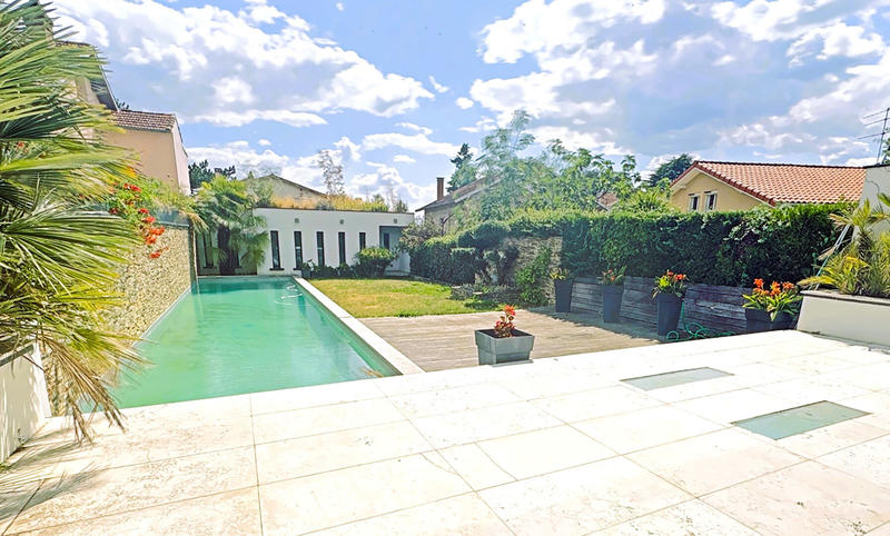 Maison - 328 m² - 5 pièces