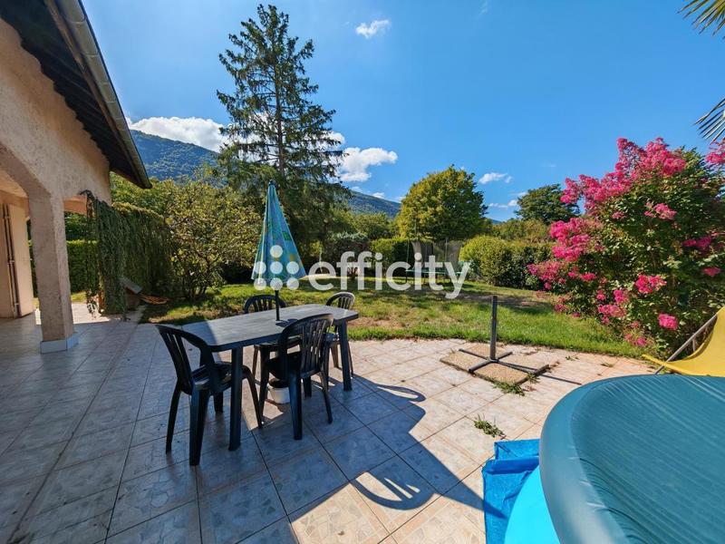 Maison - 233 m² - 7 pièces