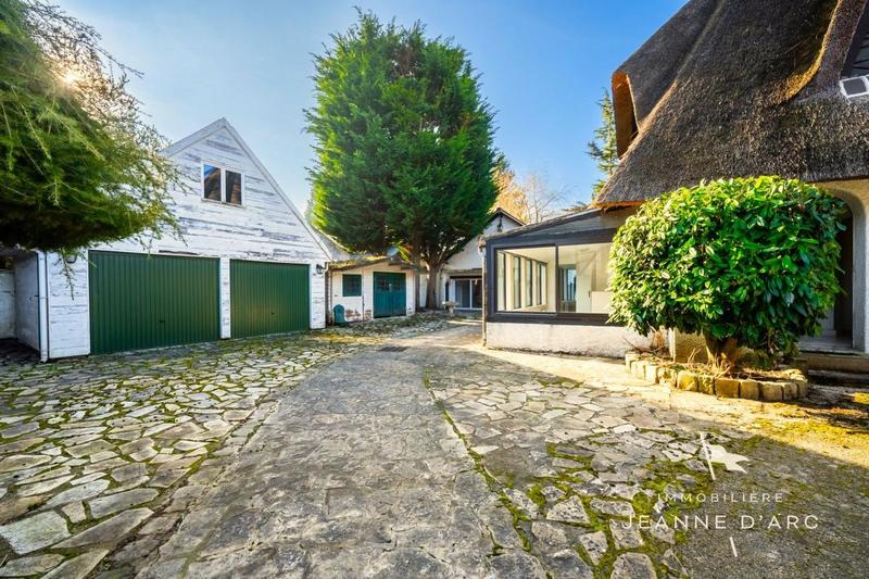 Propriété - 260 m² - 10 pièces