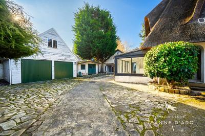 Propriété - 260 m² - 10 pièces