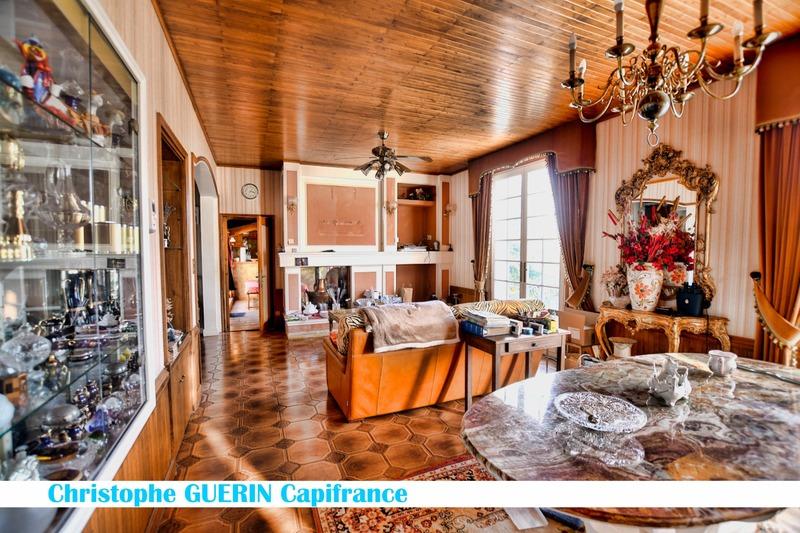 Maison - 250 m² - 8 pièces