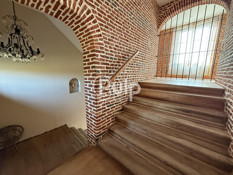 Demeure - 318 m² - 8 pièces