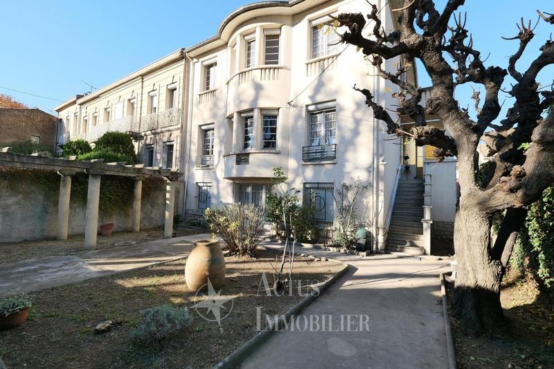 Maison - 240 m² - 9 pièces