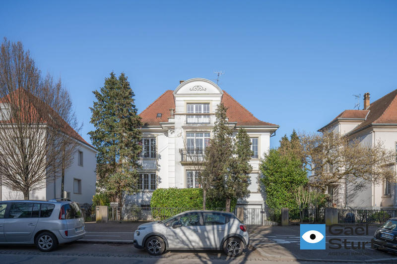 Maison - 300 m² - 11 pièces