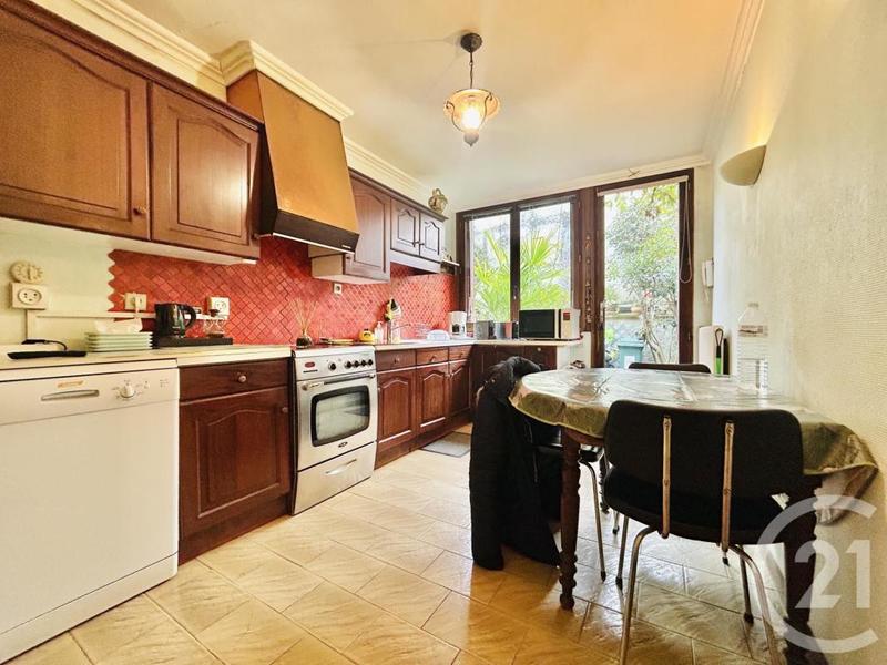 Maison de ville - 334 m² - 21 pièces