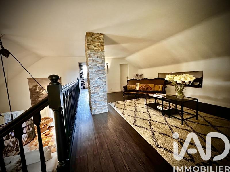 Maison - 300 m² - 8 pièces