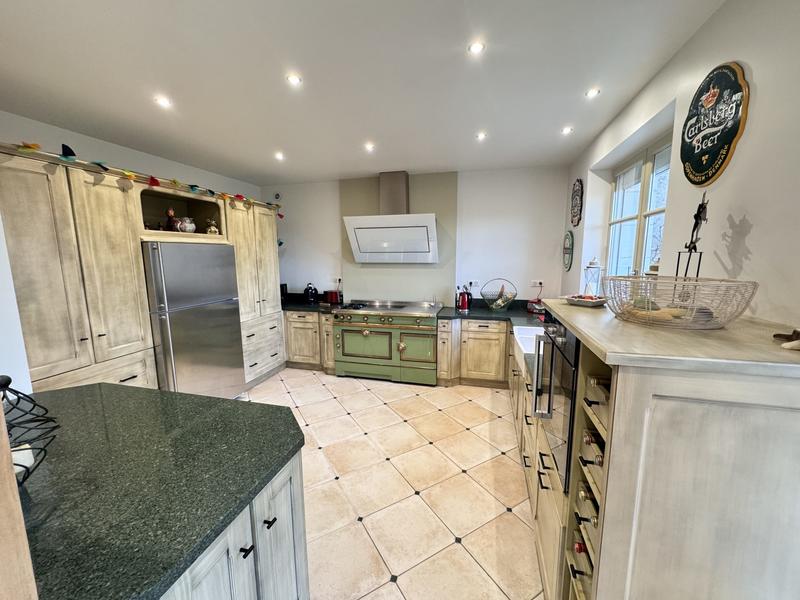 Maison traditionnelle - 195 m² - 6 pièces