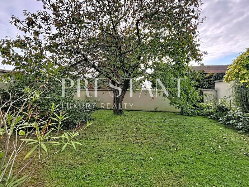 Maison - 267 m² - 7 pièces