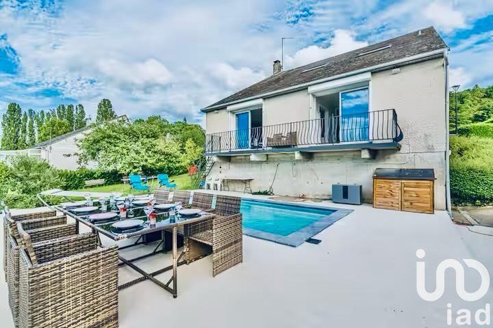 Maison - 220 m² - 10 pièces