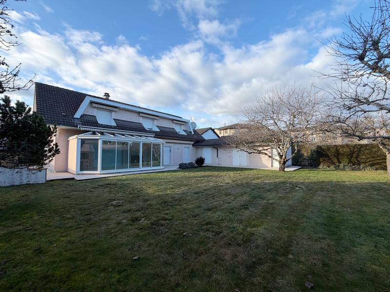 Maison - 239 m² - 8 pièces