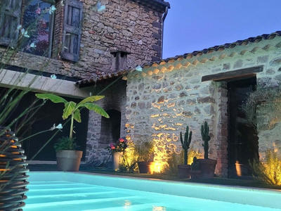 Mas - 293 m² - 11 pièces