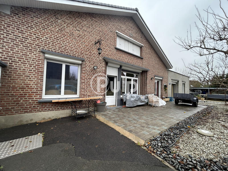 Maison - 180 m² - 8 pièces