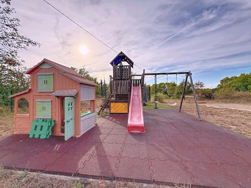 Maison - 261 m² - 11 pièces