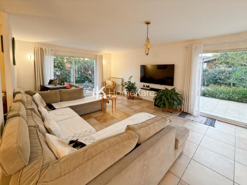 Maison - 206 m² - 8 pièces