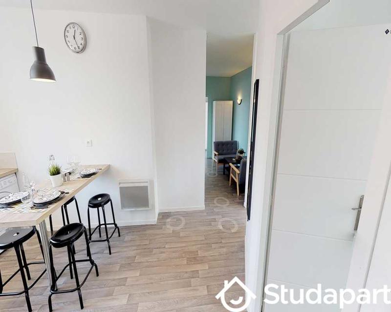 Chambre - 80 m² - 1 pièce