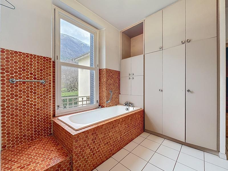 Maison - 261 m² - 8 pièces