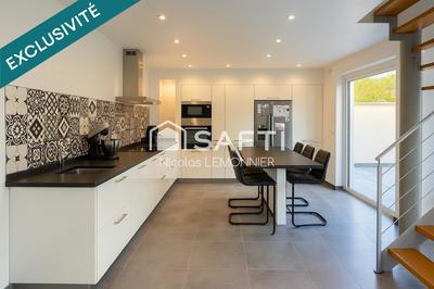 Maison - 240 m² - 6 pièces