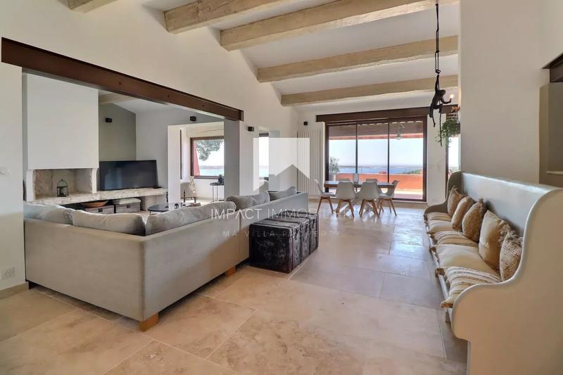 Maison - 241 m² - 6 pièces