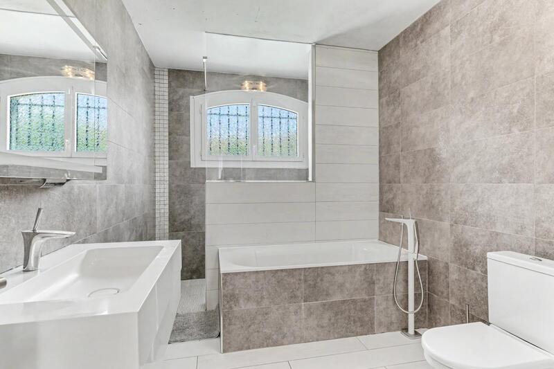 Maison - 266 m² - 7 pièces