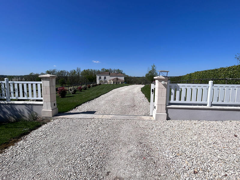 Maison - 245 m² - 7 pièces