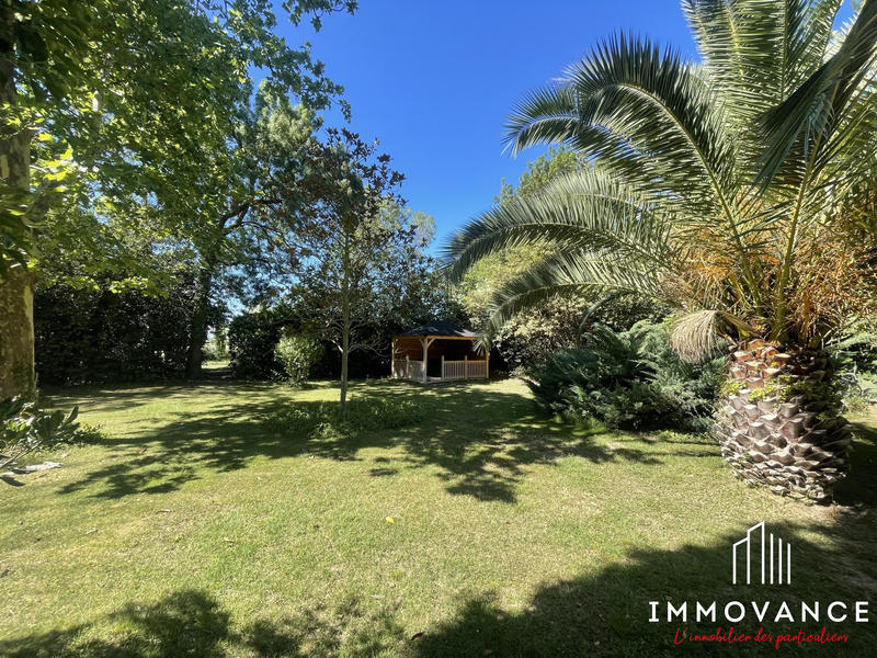 Maison - 747 m² - 23 pièces