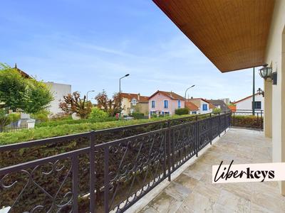 Maison - 284 m² - 10 pièces