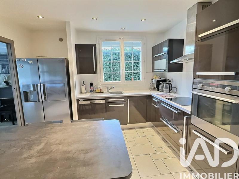 Maison - 213 m² - 8 pièces