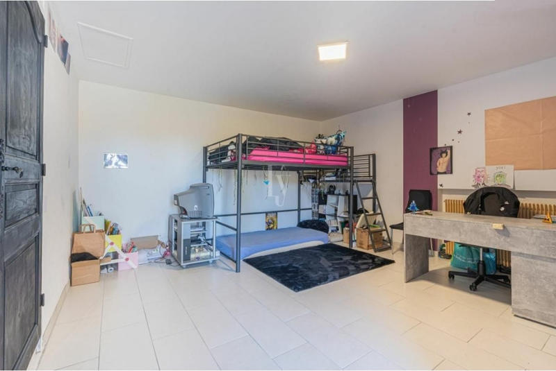 Maison - 233 m² - 5 pièces