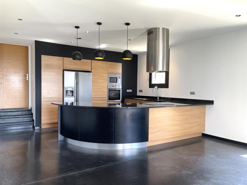 Maison - 204 m² - 5 pièces