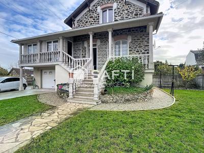 Maison - 163 m² - 7 pièces