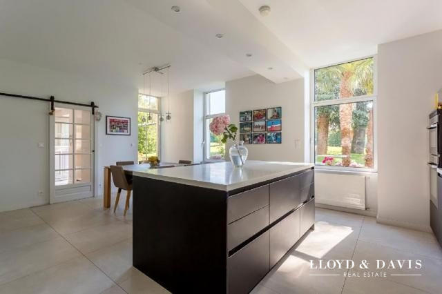 Maison - 280 m² - 9 pièces