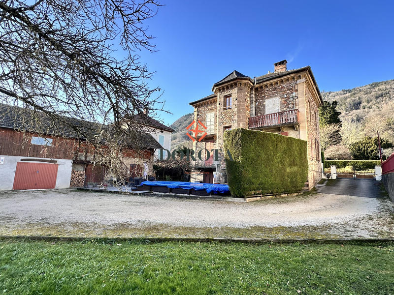 Maison - 300 m² - 6 pièces