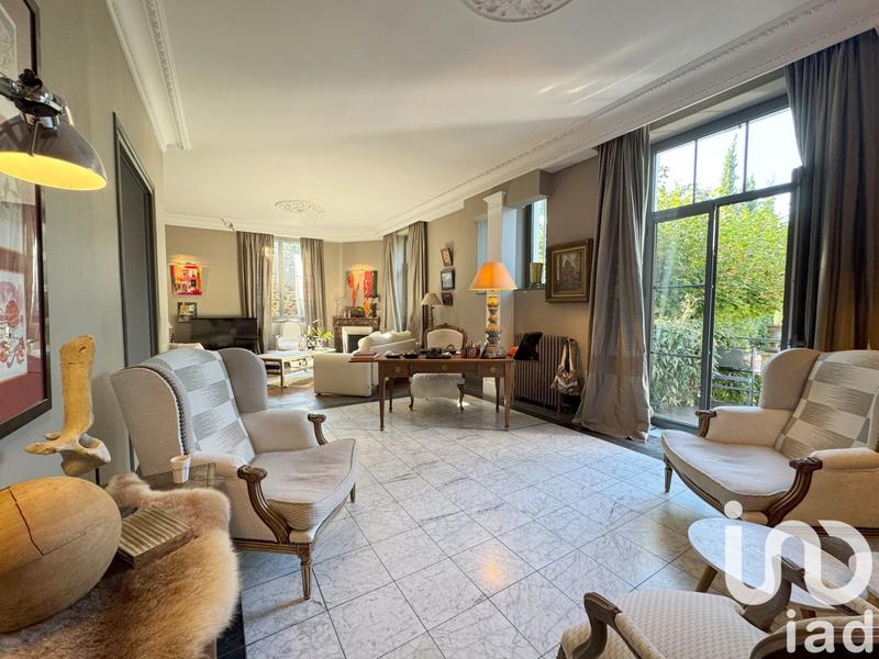 Maison - 347 m² - 10 pièces