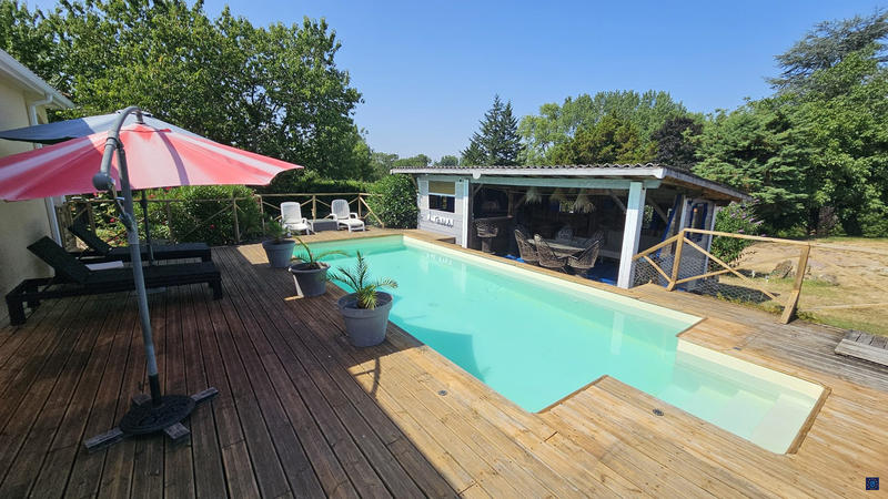 Maison contemporaine - 273 m² - 9 pièces