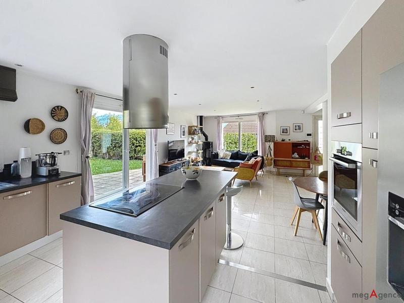 Maison traditionnelle - 140 m² - 5 pièces