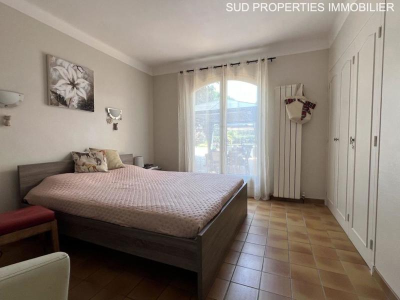 Propriété - 315 m² - 9 pièces