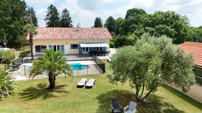 Maison - 180 m² - 7 pièces