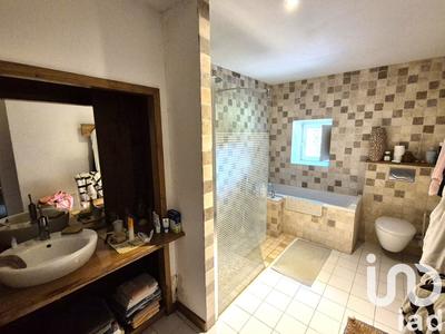 Maison - 234 m² - 8 pièces